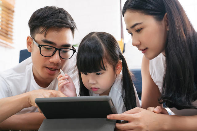 Digital Parenting: How to Raise Smart & Safe Kids in a Tech World