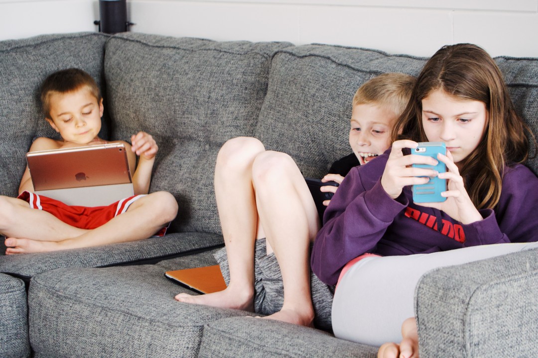 How to Reduce Mobile Addiction in Children – 7 Proven Techniques (2025)
